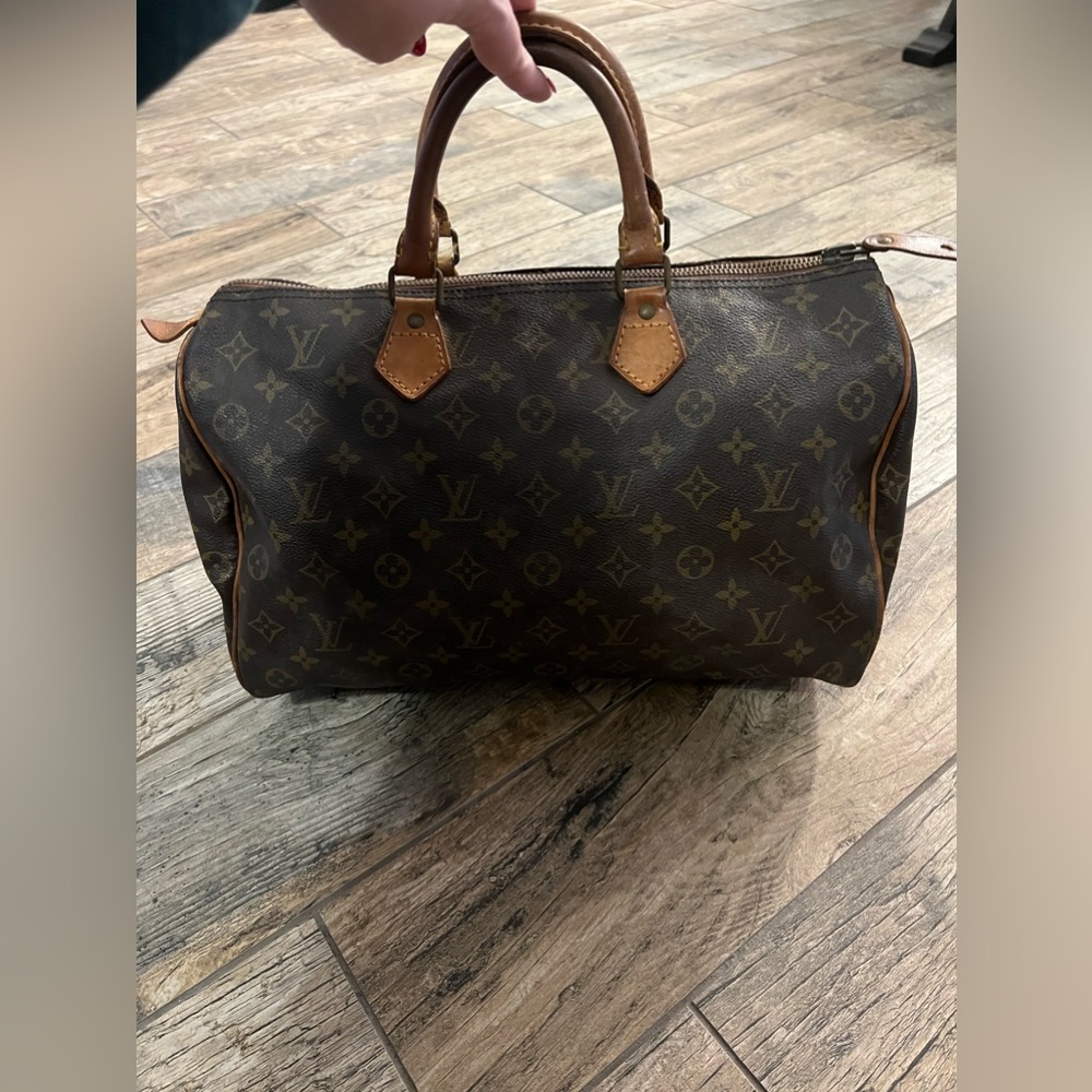 Louis Vuitton Monogram Speedy 35